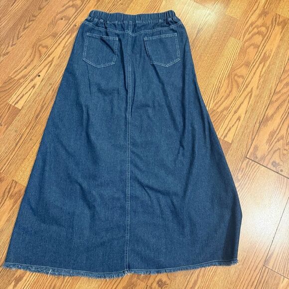 Ebossy Denim Maxi Skirt with Raw Hem - Picture 3 of 7